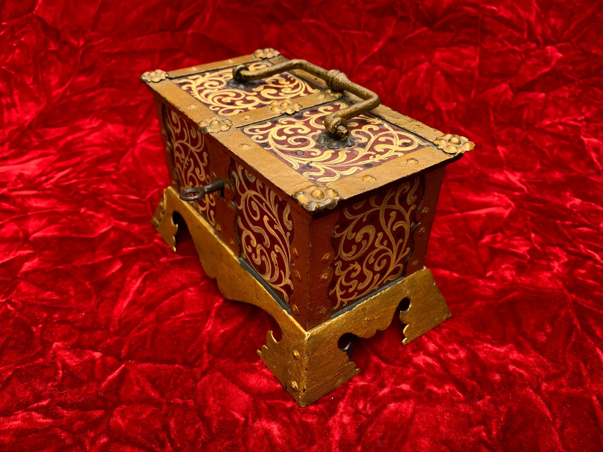 A Fine 17th Century Hand Wrought Iron Jewel or Coin Casket Strong Box - Image 4