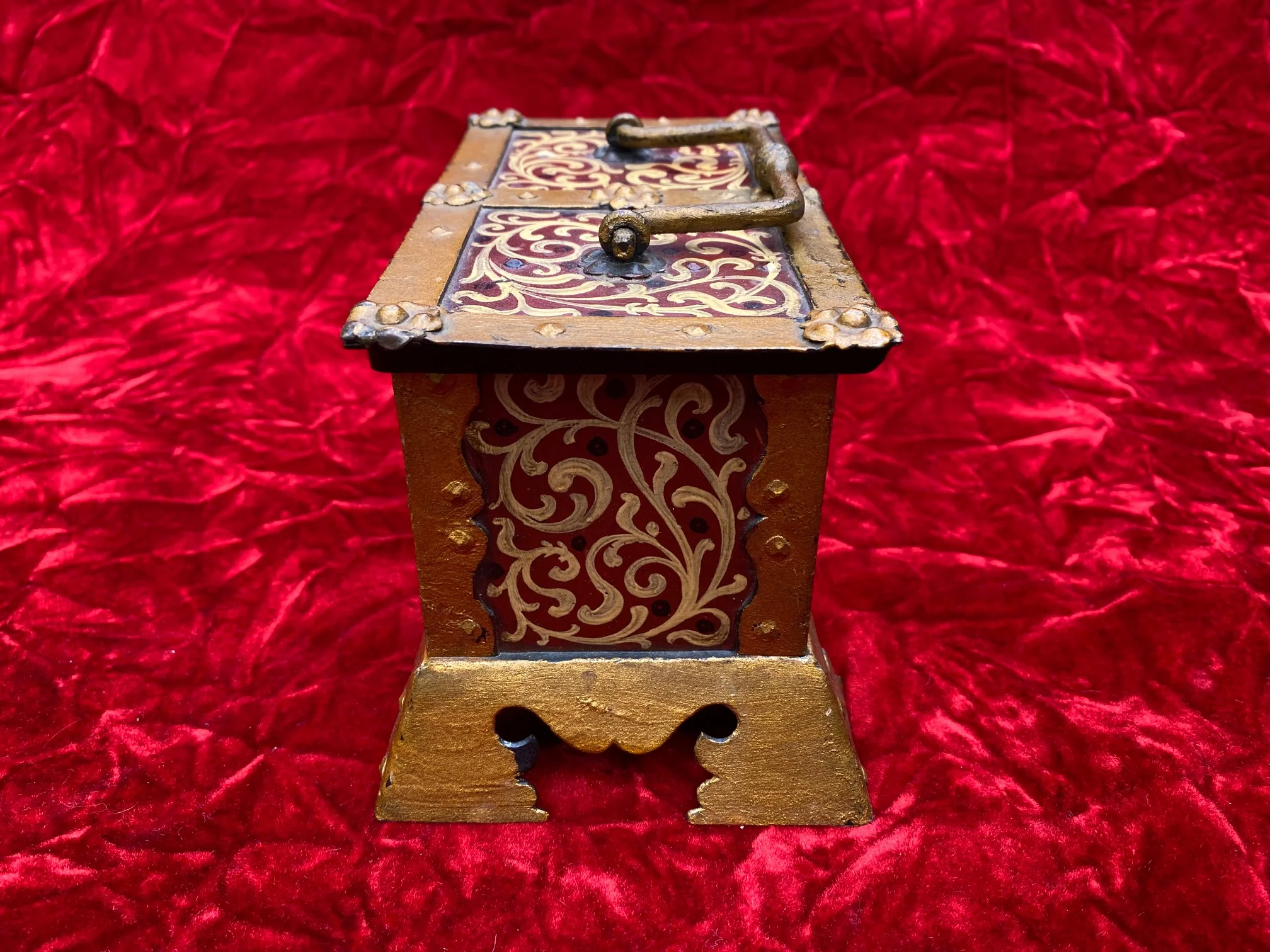 A Fine 17th Century Hand Wrought Iron Jewel or Coin Casket Strong Box - Image 7