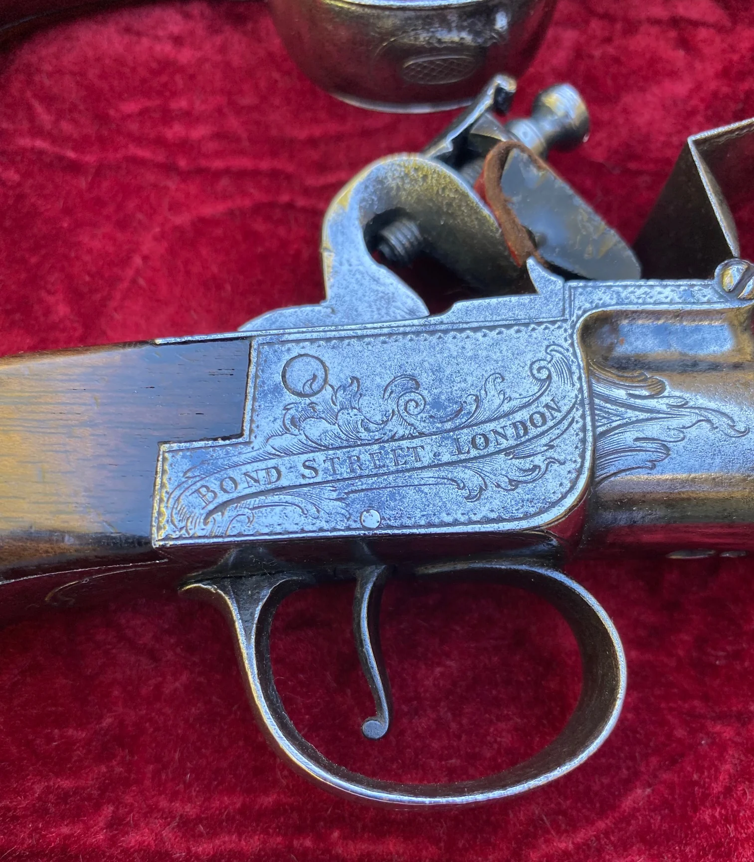 A Fantastic American Revolutionary War Period Cased Pair of English Silver Mounted Box-Lock Flintlock Cannon Barrel Pistols by GRIFFIN, LONDON - Image 16