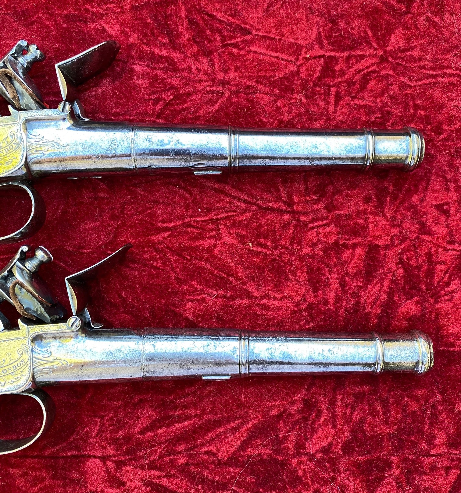 A Fantastic American Revolutionary War Period Cased Pair of English Silver Mounted Box-Lock Flintlock Cannon Barrel Pistols by GRIFFIN, LONDON - Image 19