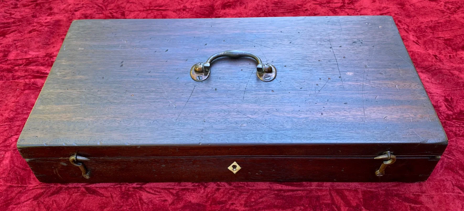 A Fantastic American Revolutionary War Period Cased Pair of English Silver Mounted Box-Lock Flintlock Cannon Barrel Pistols by GRIFFIN, LONDON - Image 2