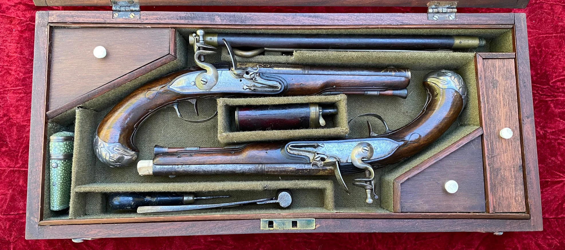 A Fantastic Revolutionary War Period Cased Pair of French Silver Mounted "Birds Head" Flintlock Pistols by PEYRET - DUMAREST - Image 2