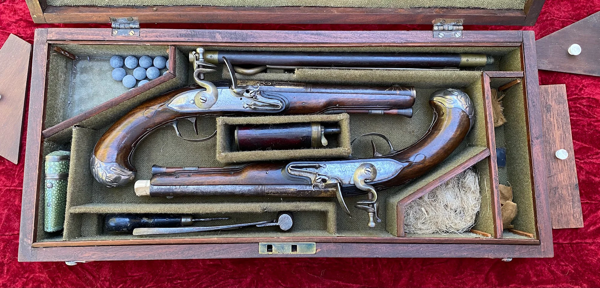 A Fantastic Revolutionary War Period Cased Pair of French Silver Mounted "Birds Head" Flintlock Pistols by PEYRET - DUMAREST - Image 4