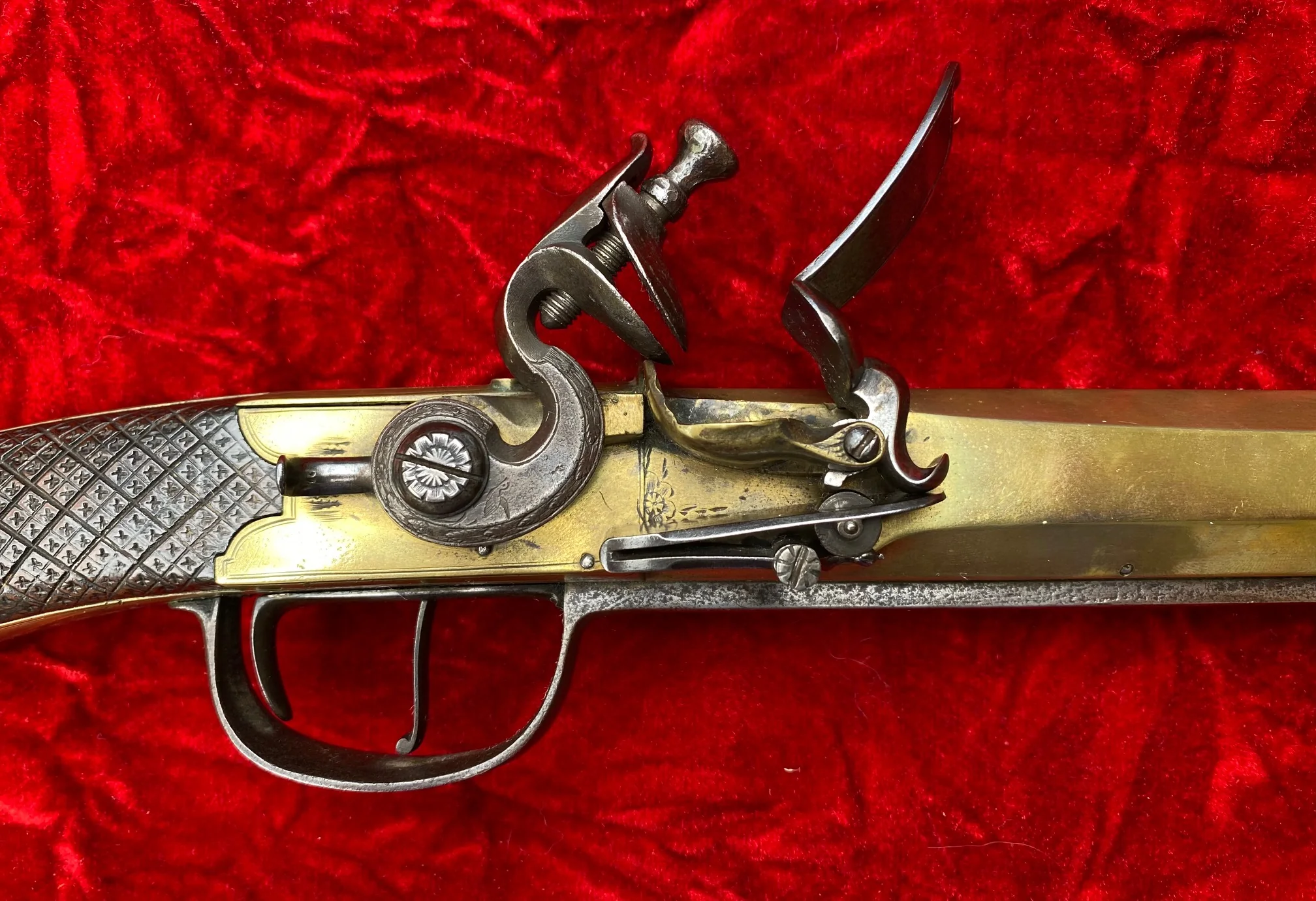 An Extremely Rare and SUBURB Revolutionary War Period British Brass Barrel Flintlock Blunderbuss with spring bayonet by KNUBLEY, LONDON - Image 2