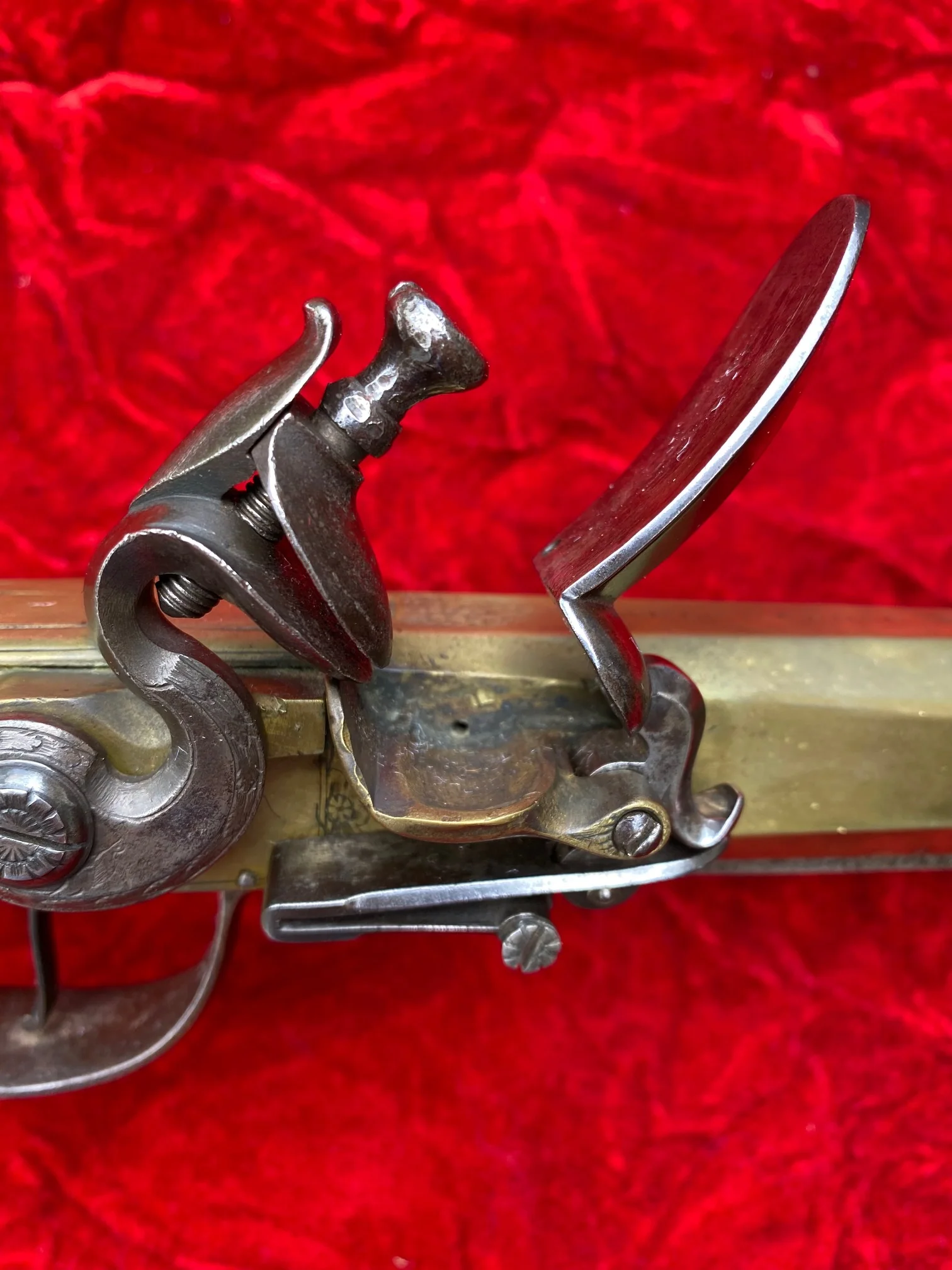 An Extremely Rare and SUBURB Revolutionary War Period British Brass Barrel Flintlock Blunderbuss with spring bayonet by KNUBLEY, LONDON - Image 21
