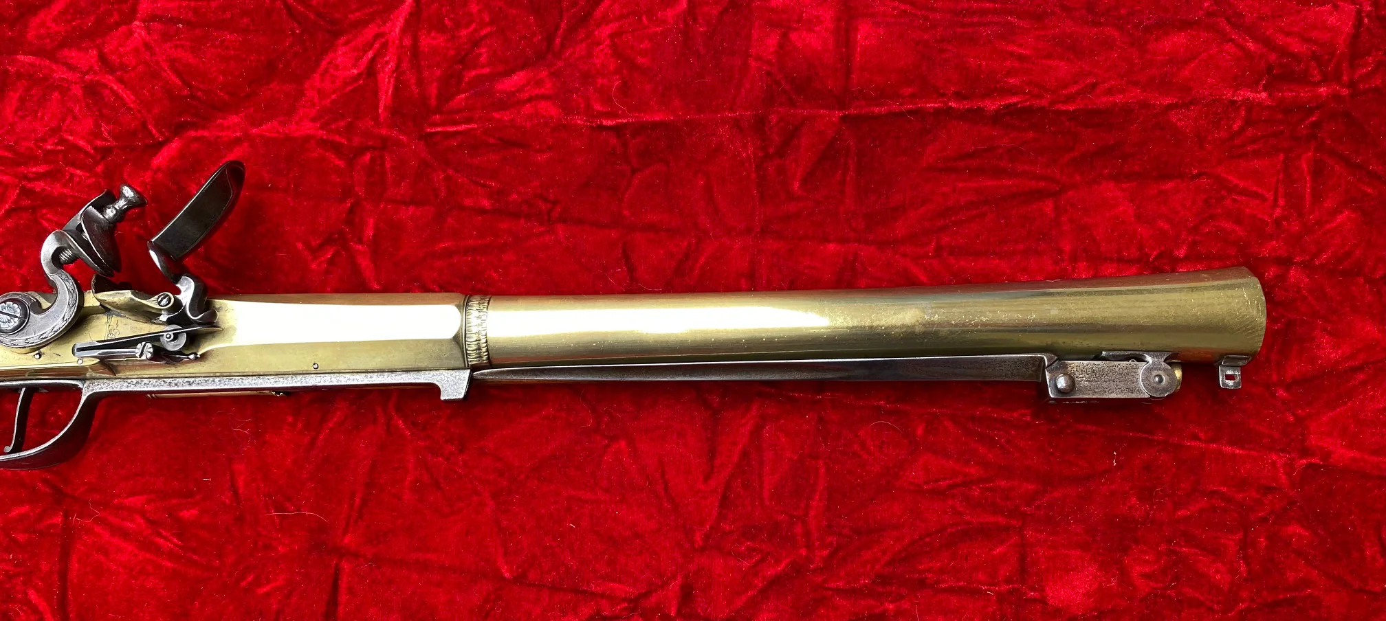 An Extremely Rare and SUBURB Revolutionary War Period British Brass Barrel Flintlock Blunderbuss with spring bayonet by KNUBLEY, LONDON - Image 5