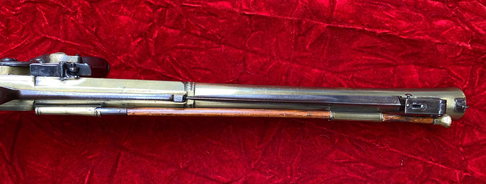 An Extremely Rare and SUBURB Revolutionary War Period British Brass Barrel Flintlock Blunderbuss with spring bayonet by KNUBLEY, LONDON - Image 8