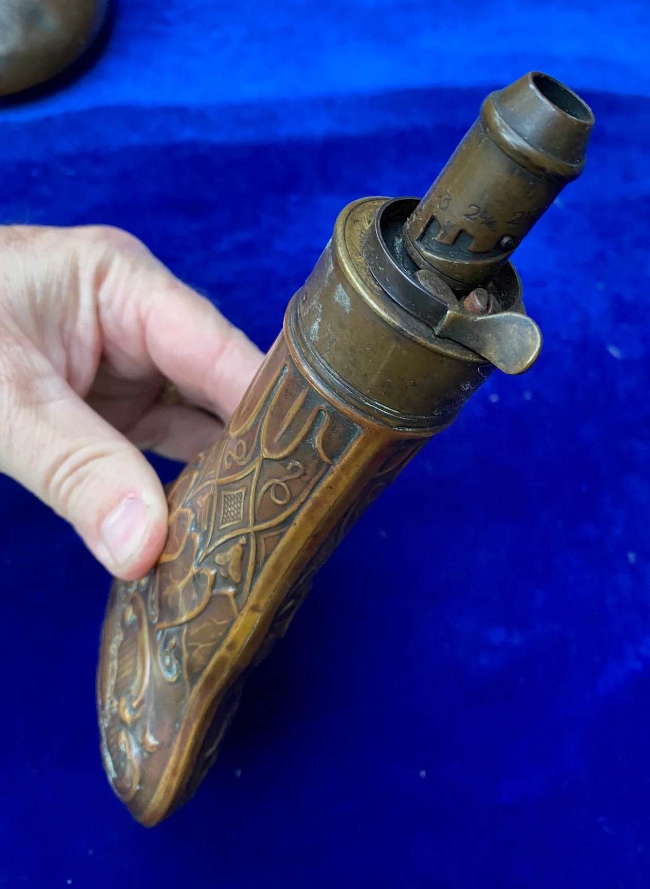 A Large English Powder Flask by G & J.W HAWKSLEY - Image 3