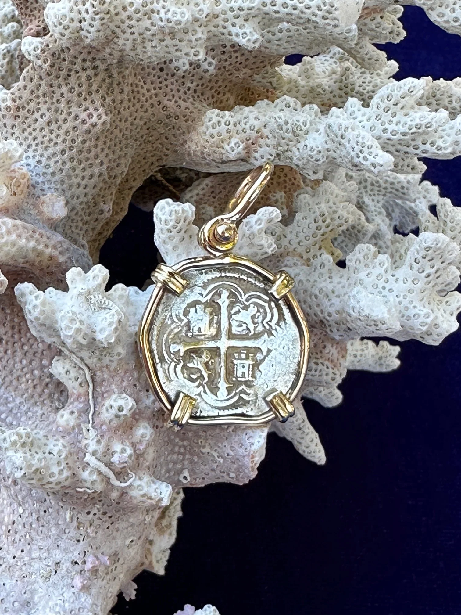 PIRATE TREASURE !!! Silver 1 Real COB set in an 14k. Gold Bezel - Image 4
