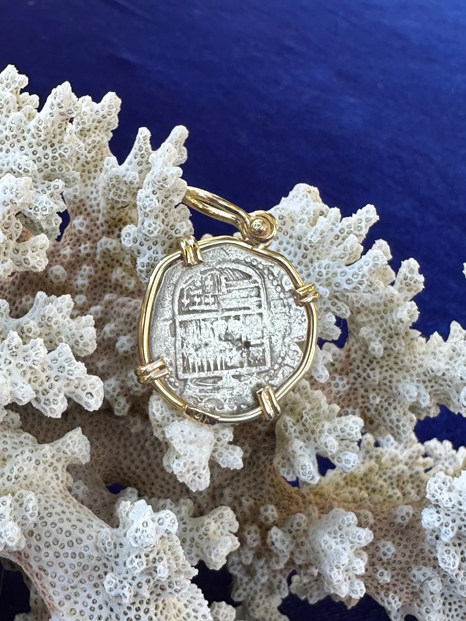 PIRATE TREASURE !!! Silver 1 Real COB set in an 14k. Gold Bezel - Image 5