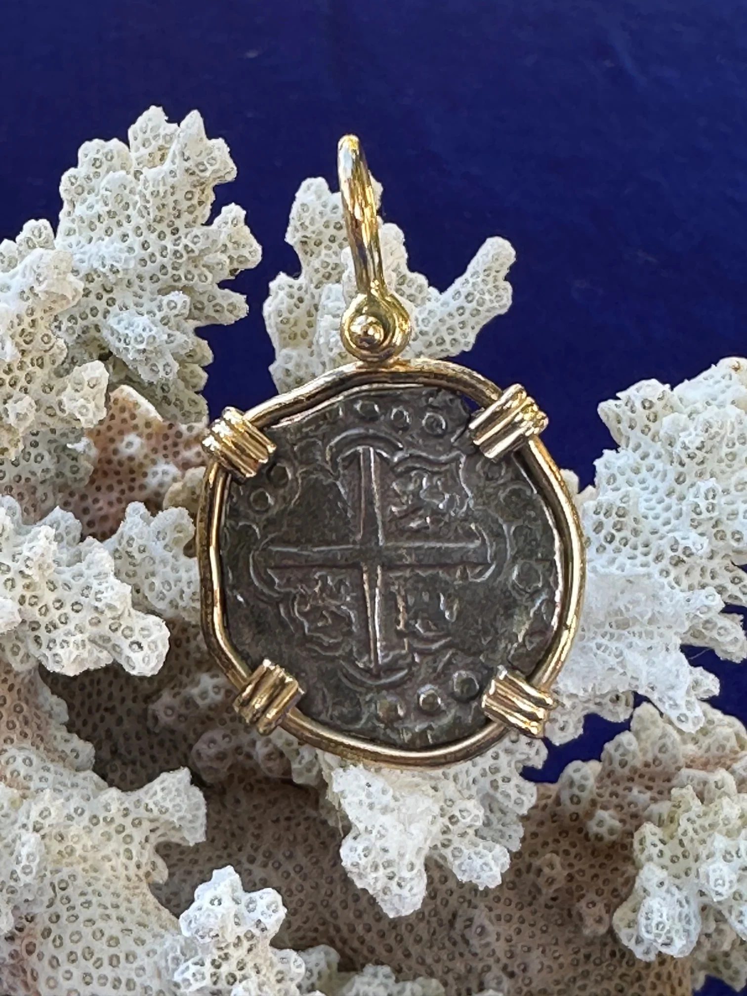 PIRATE TREASURE !!! Silver 2 Reales COB set in an 14k. Gold Bezel - Image 4
