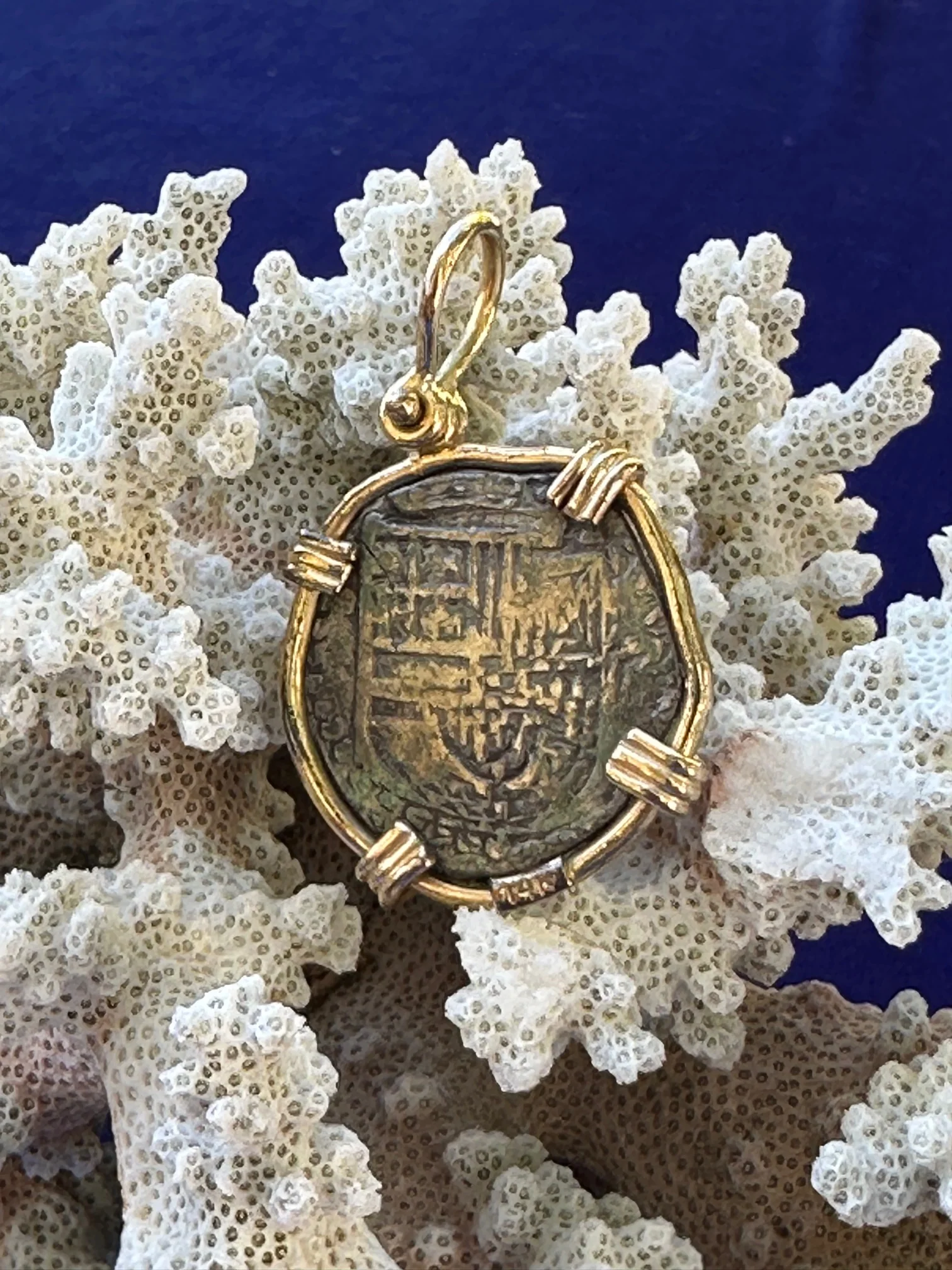 PIRATE TREASURE !!! Silver 2 Reales COB set in an 14k. Gold Bezel - Image 5