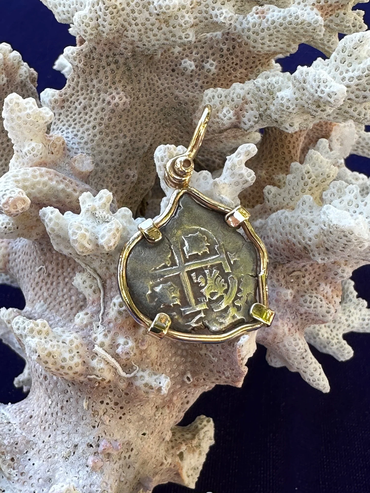 PIRATE TREASURE !!! Silver 1 Real COB set in an 14k. Gold Bezel - Image 4