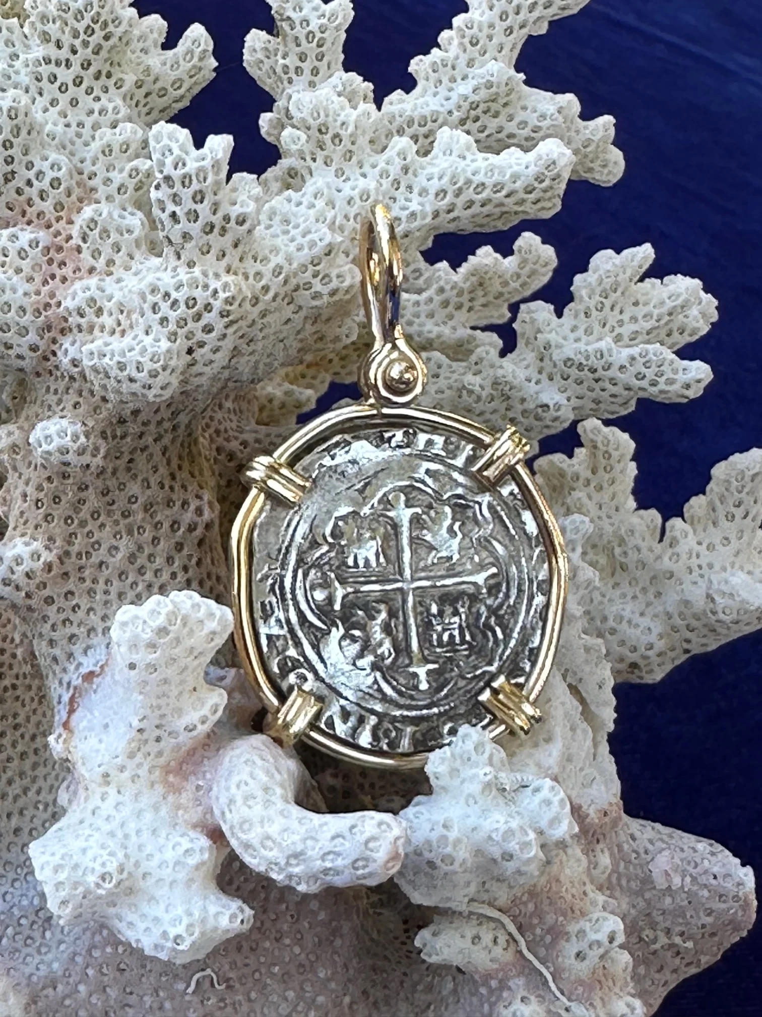 PIRATE TREASURE !!! Silver 1 Real COB set in an 14k. Gold Bezel - Image 4