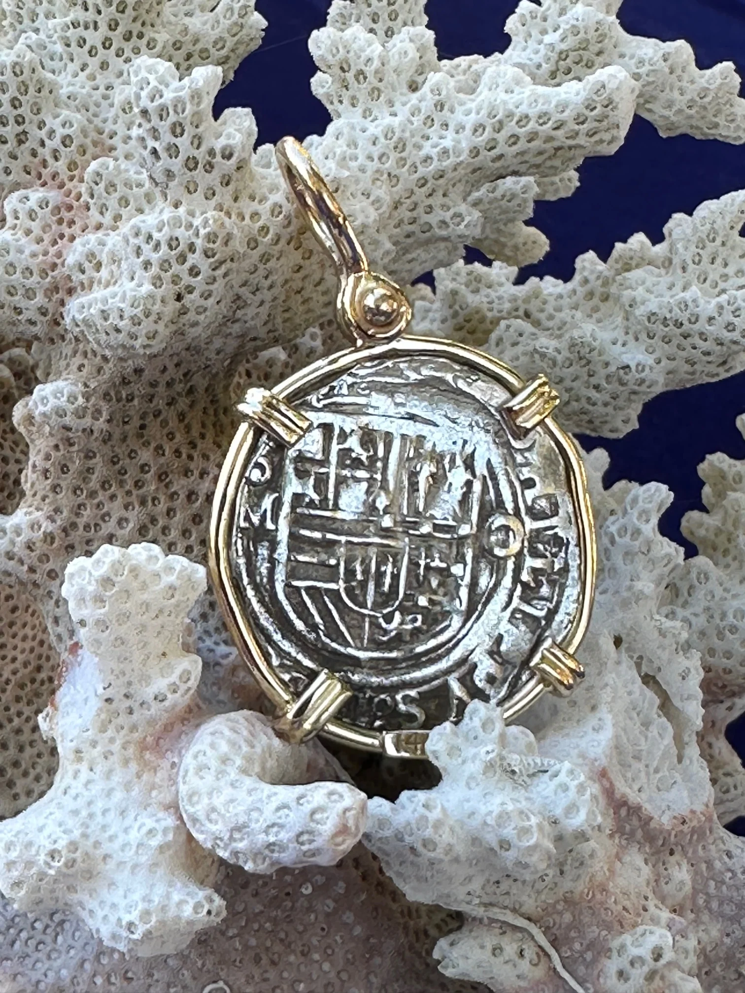 PIRATE TREASURE !!! Silver 1 Real COB set in an 14k. Gold Bezel - Image 5