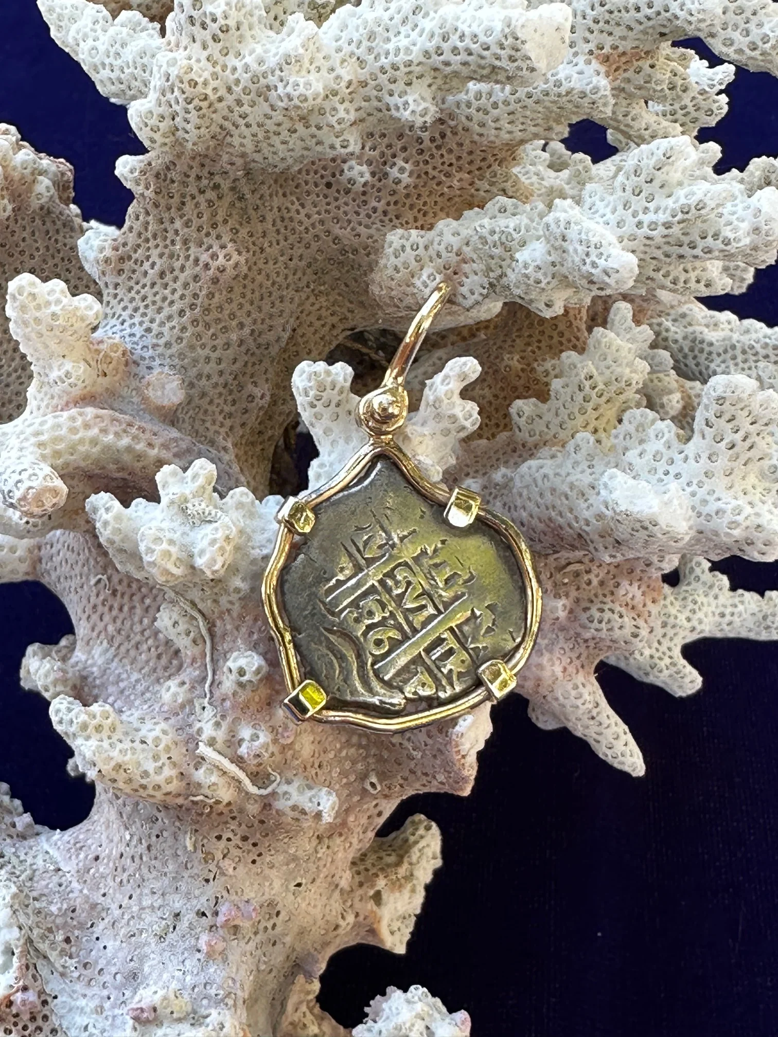 PIRATE TREASURE !!! Silver 1 Real COB set in an 14k. Gold Bezel - Image 5