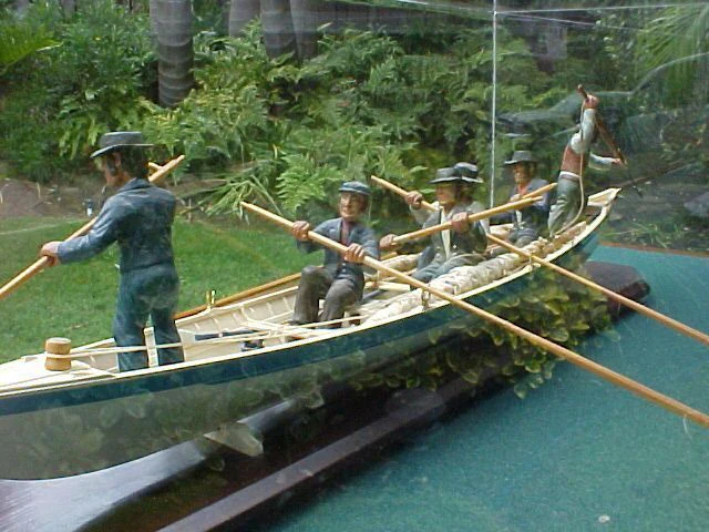 Encased Model of an American Whaling Launch w/Crew, #933 Nautical Antiques - Image 7