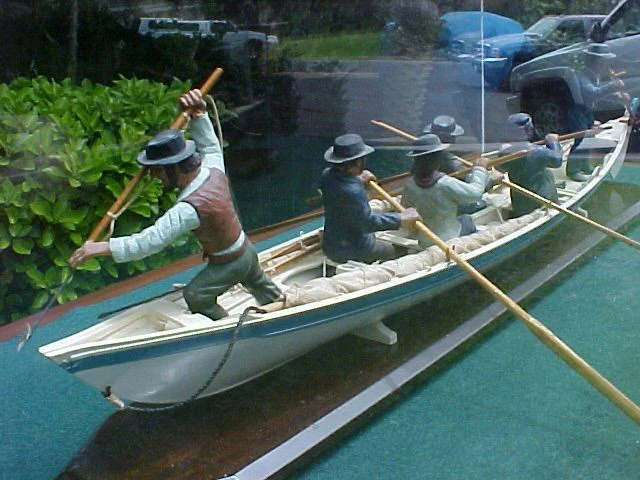 Encased Model of an American Whaling Launch w/Crew, #933 Nautical Antiques - Image 9