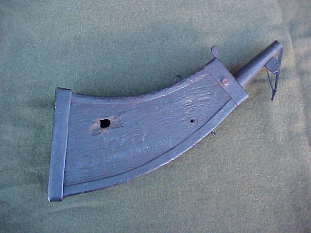 Fantastic 17th Century Wheel-Lock Powder Flask with Pistol shot hole - Image 4