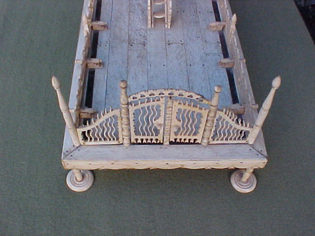 Very Rare French Prisoner-of-War Bone Sculpted GUILLOTINE - Image 2